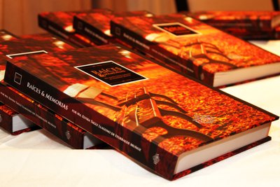 Mar�a Elvira Tagle de Iturralde y su Libro Ra�ces & Memorias